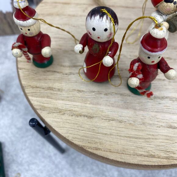 Vintage 80’s miniature wooden Christmas tree ornaments/total of 16 2” - Picture 6 of 7